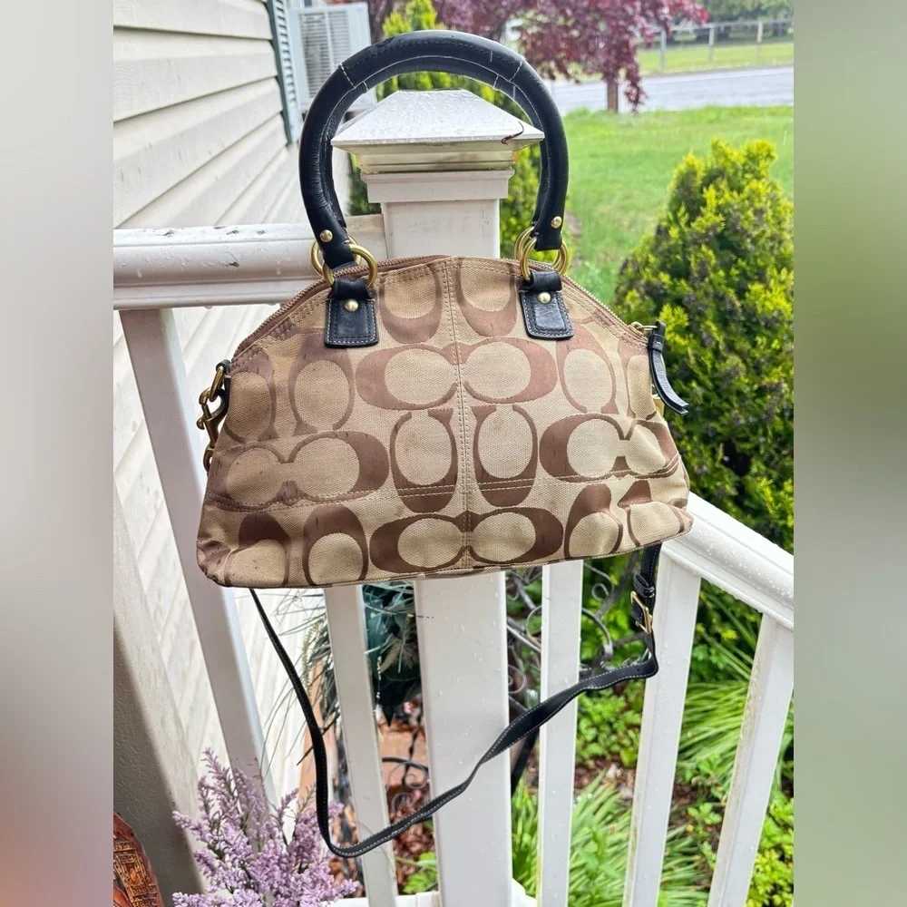 Coach 2 Way Turnlock Signature Hangbag